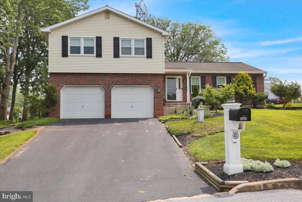 205 Fairway Drive photo 1