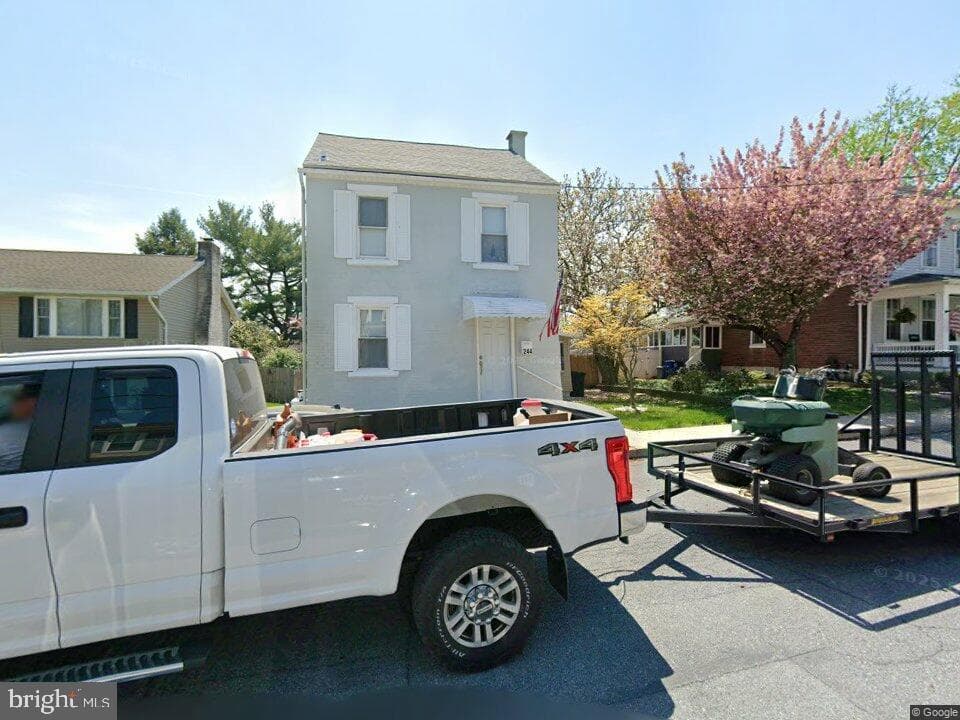244 Nichols Street photo 1