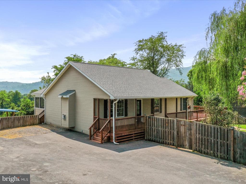 211 Apple Orchard Drive photo 1