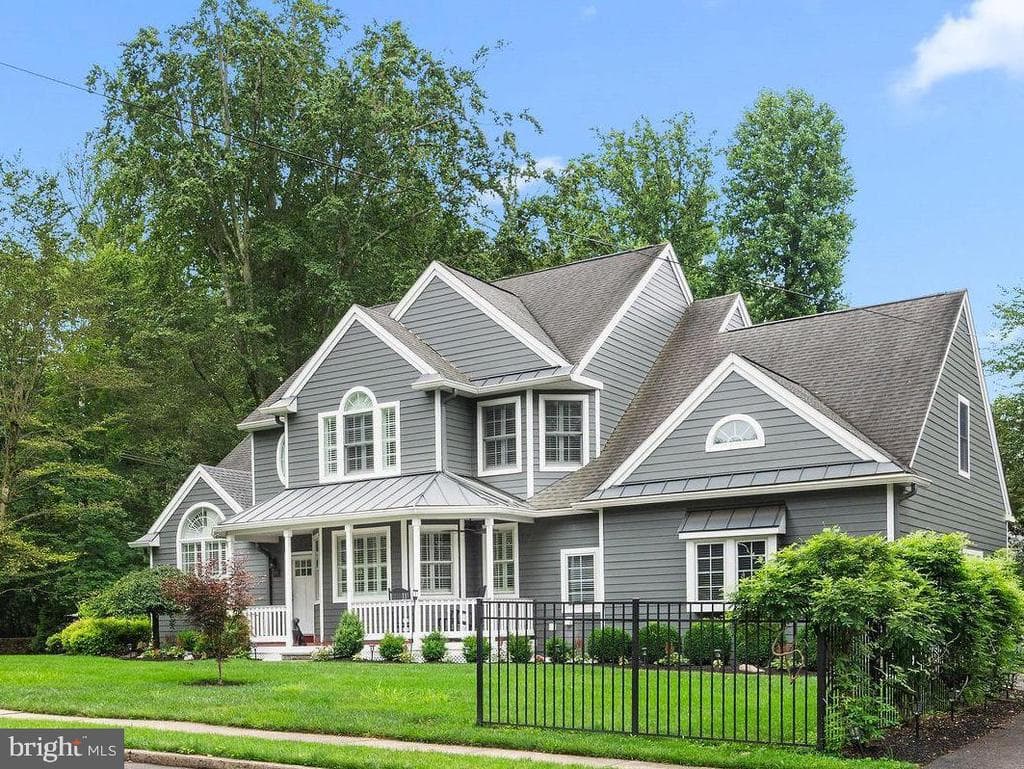 90 Chapman Avenue photo 1