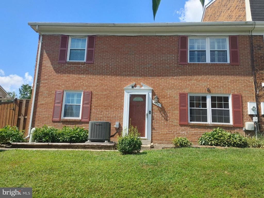 9844 Hagel Circle photo 1
