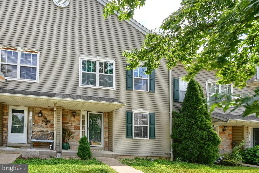 28 Bryant Drive photo 1