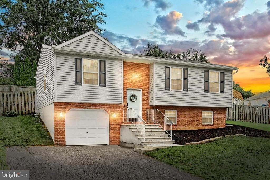 470 Crossing Way photo 1
