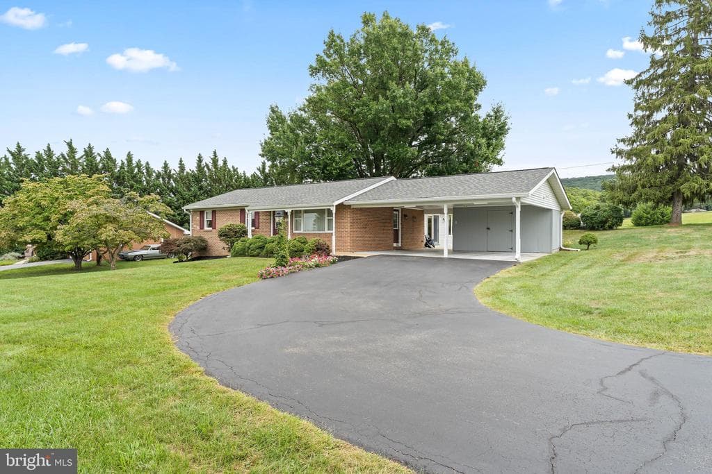 8003 Mapleville Road photo 1