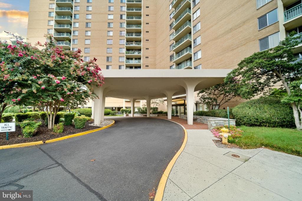 501 Slaters Lane #402 photo 1