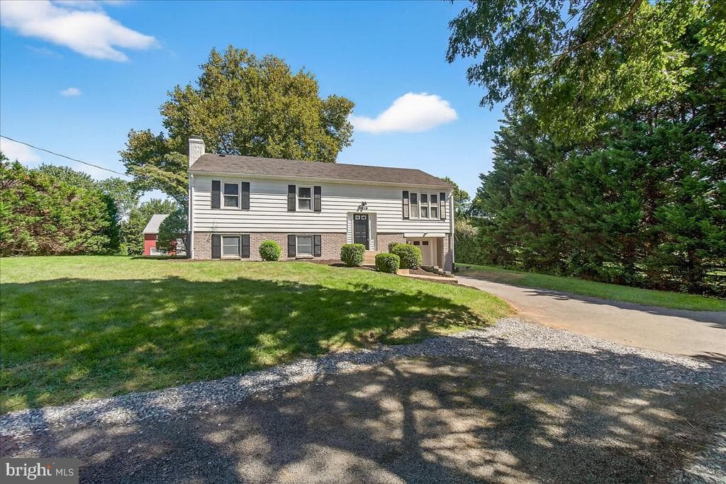 8819 Damascus Road photo 1