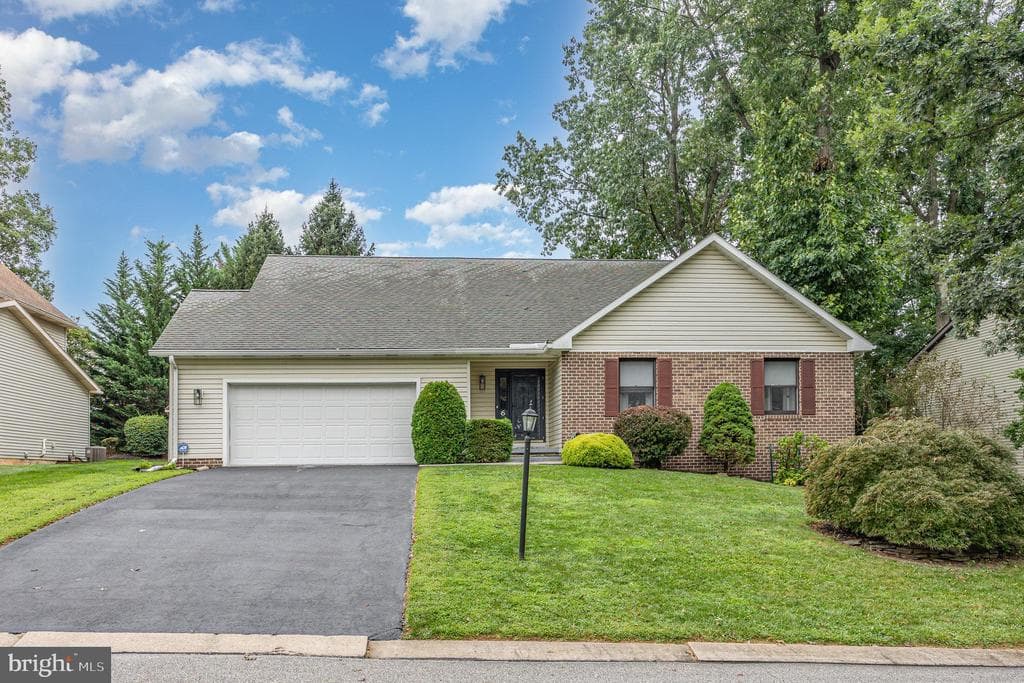 6 Amanda Avenue photo 1