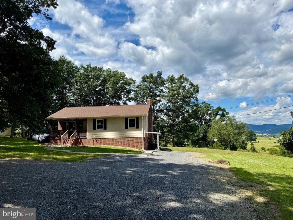 547 Haven Farms Circle photo 1