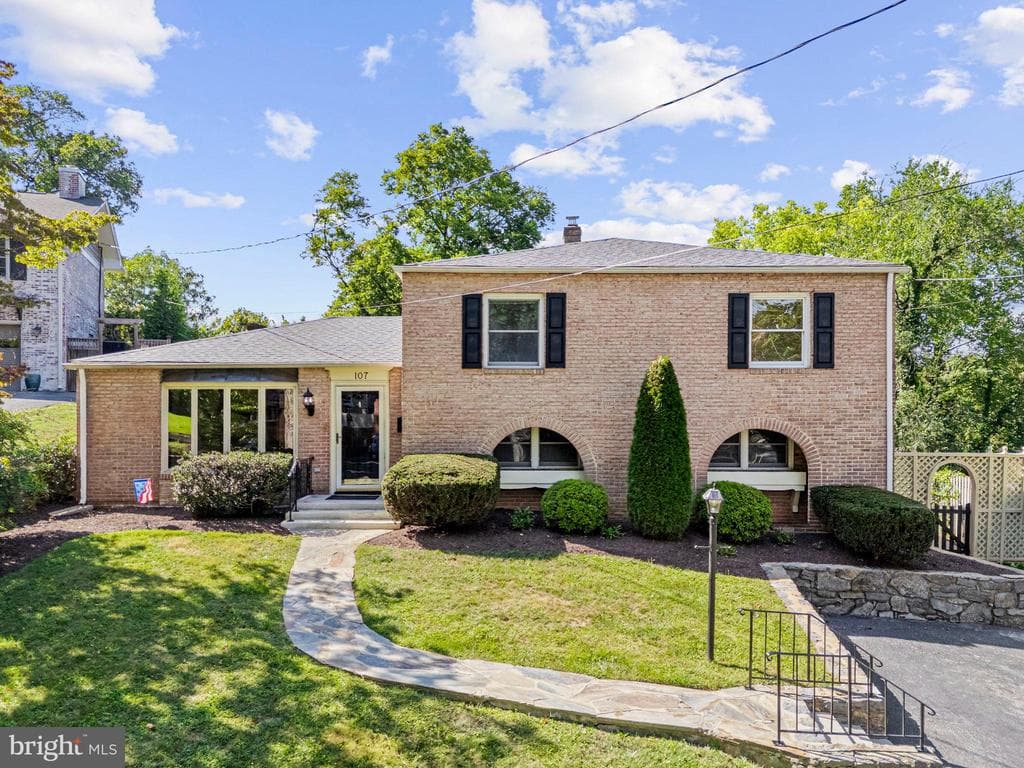 107 Roszel Road photo 1