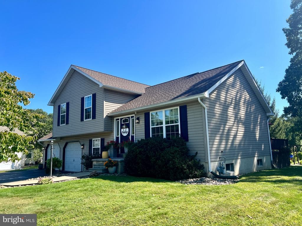 2219 Wooded Way photo 1