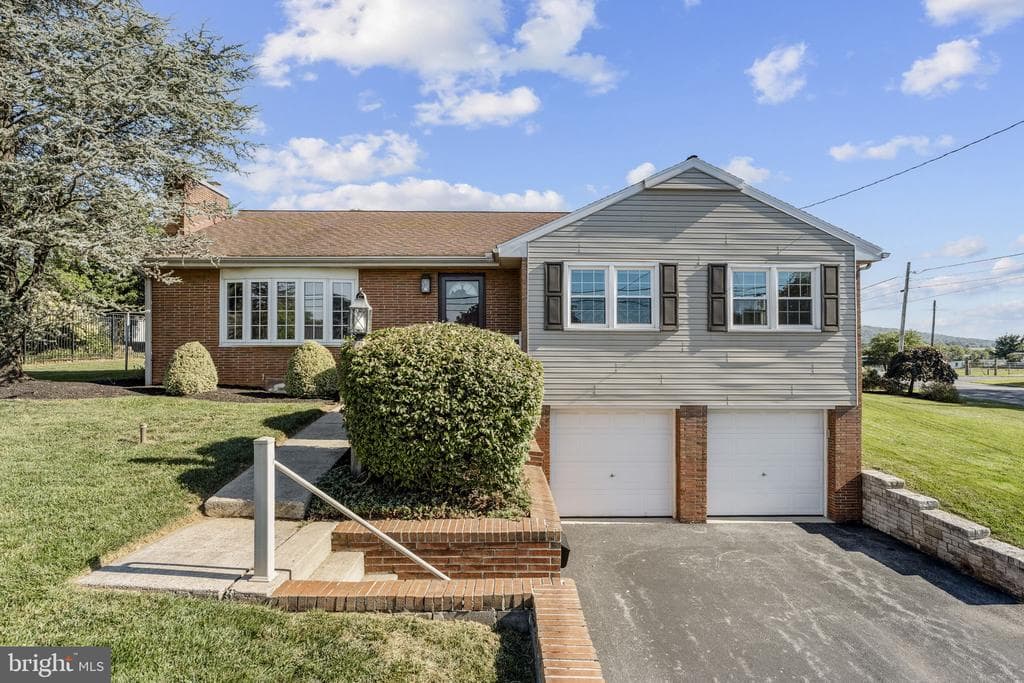 31 Springcrest Drive photo 1