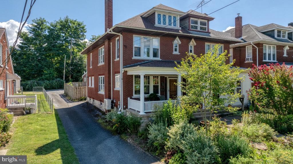 245 Atkins Avenue photo 1