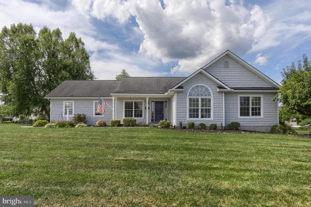 87 Clover Drive photo 1