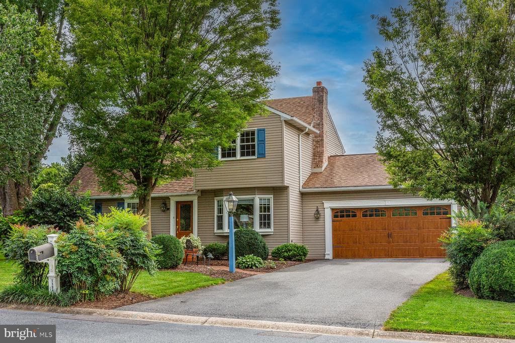 1104 Hempfield Drive photo 1