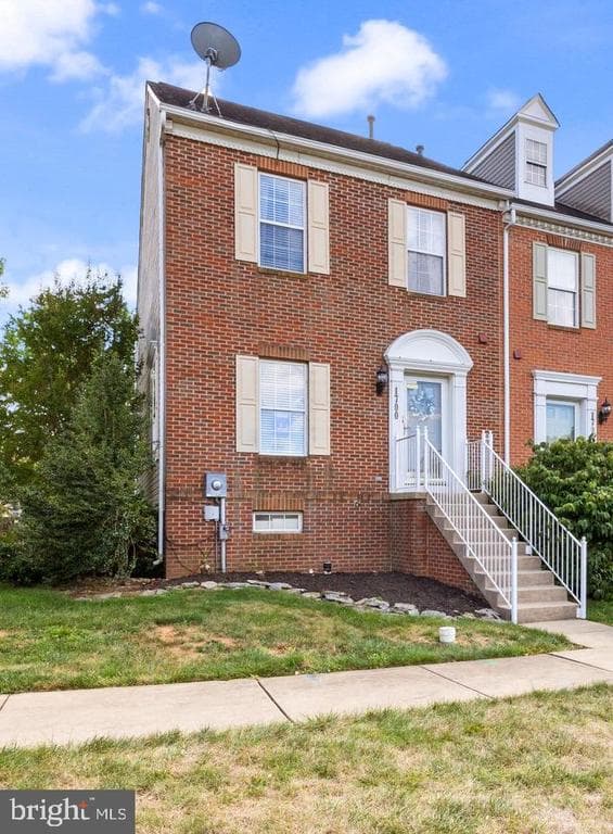 1700 Derrs Square W photo 1