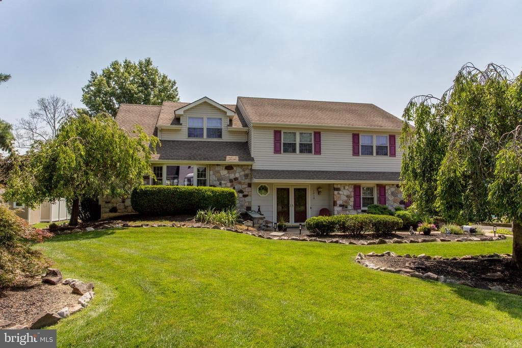 2018 Buckingham Drive photo 1
