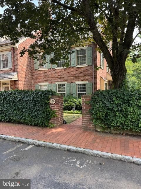 300 Willowmere Lane photo 1