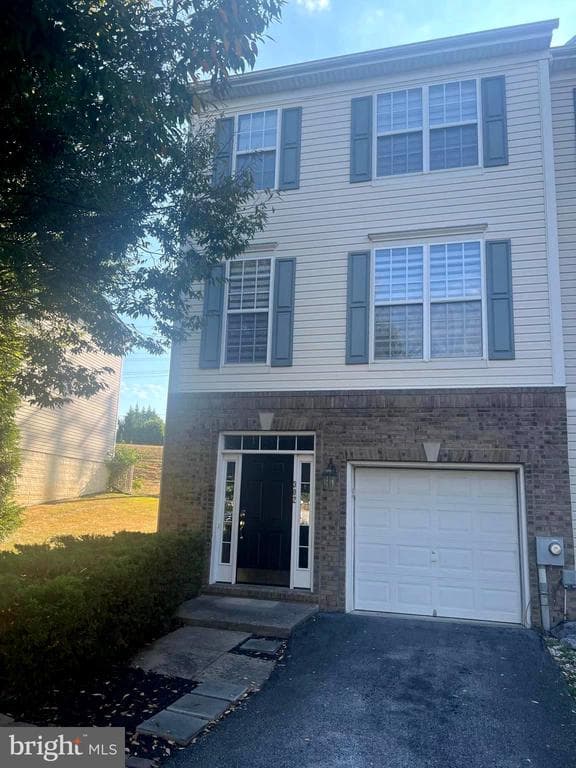 302 Starkeys Landing photo 1