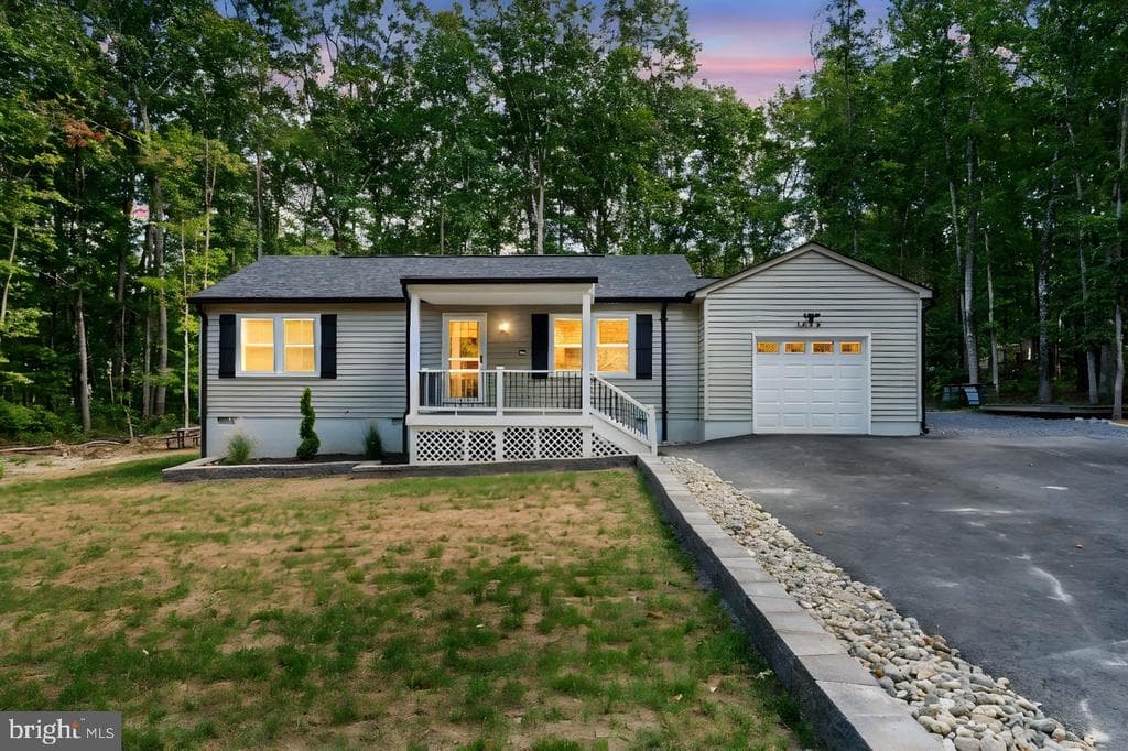 1235 Lakeview Parkway photo 1