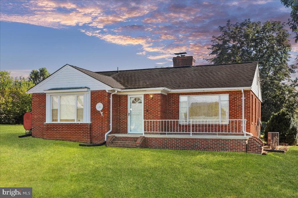 3634 N East Side photo 1