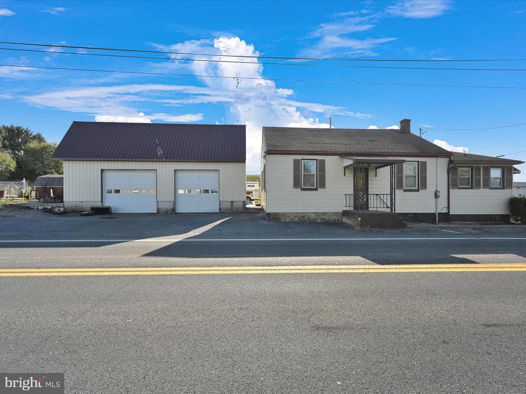 1536 Sandhill Road photo 1