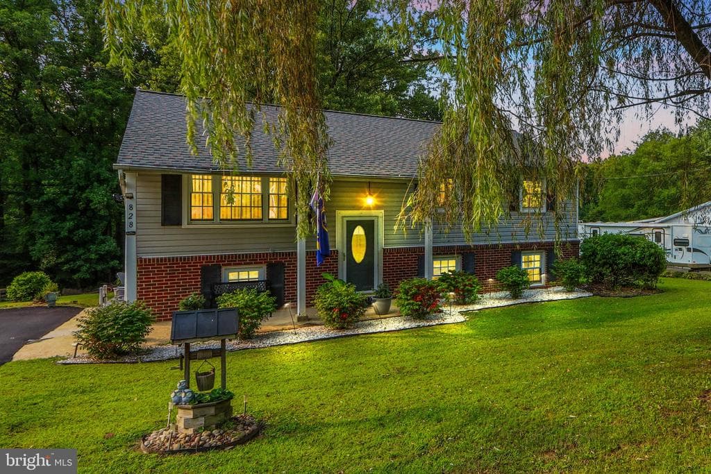 828 Lynn Lee Drive photo 1
