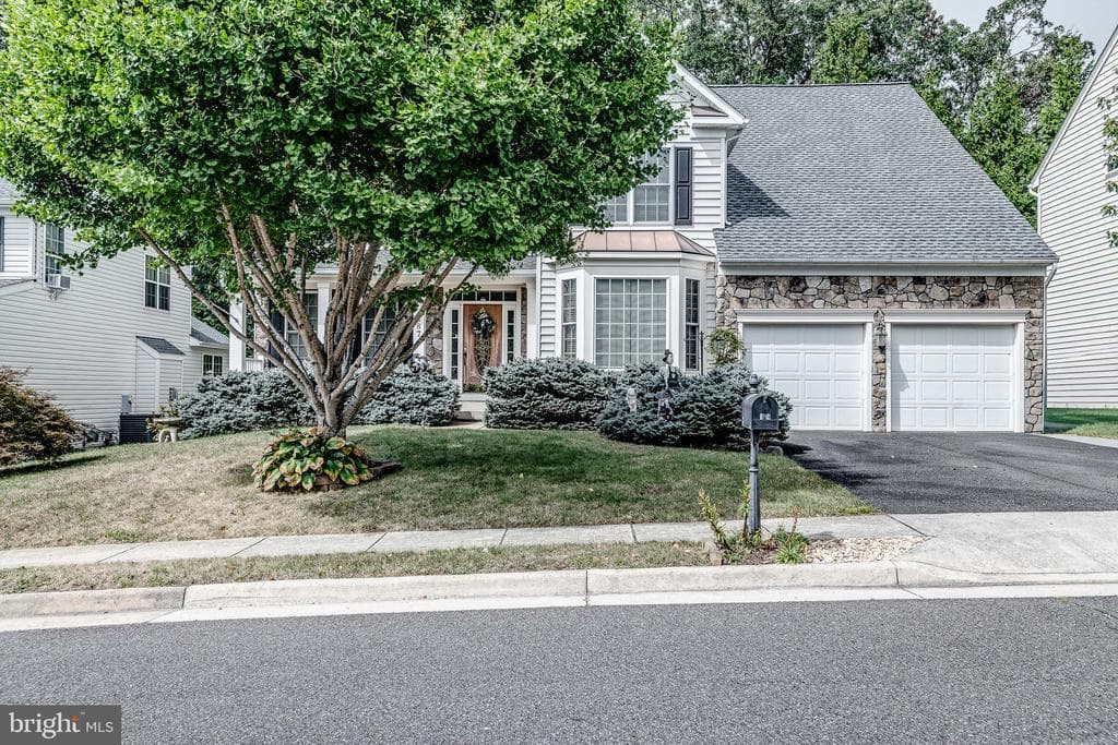 687 Hunters Road photo 1