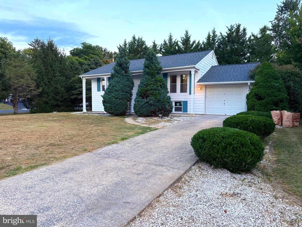 1424 Outer Drive photo 1