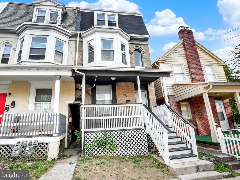 608 S Pershing Avenue photo 1