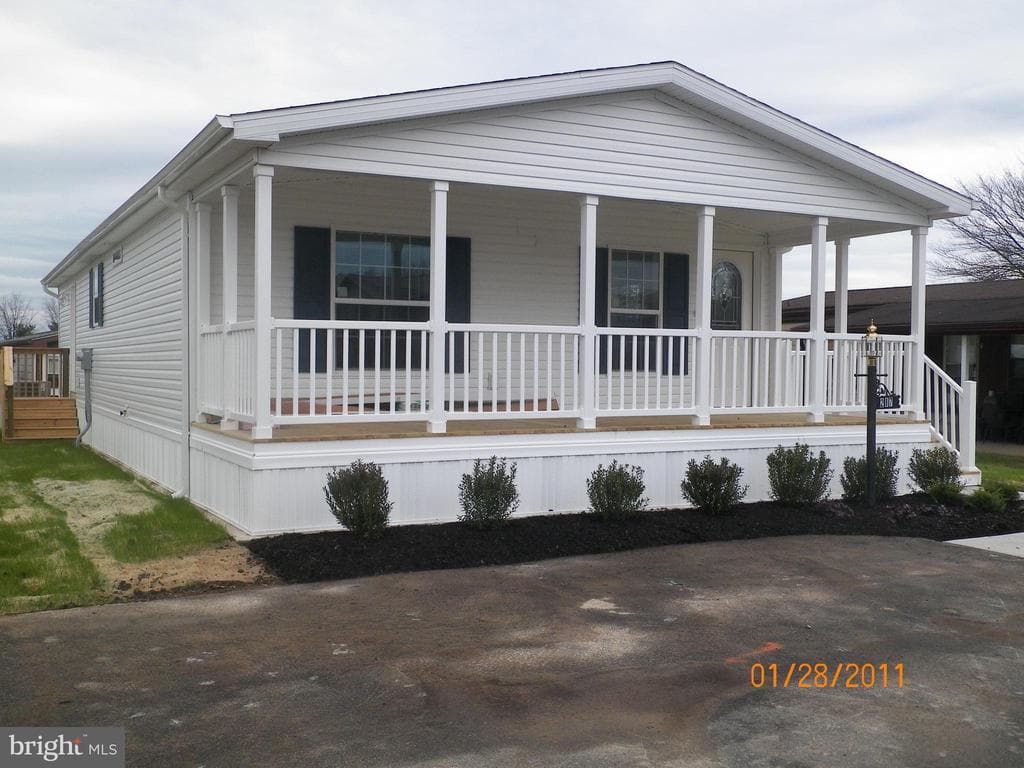404 Clear Creek Court photo 1