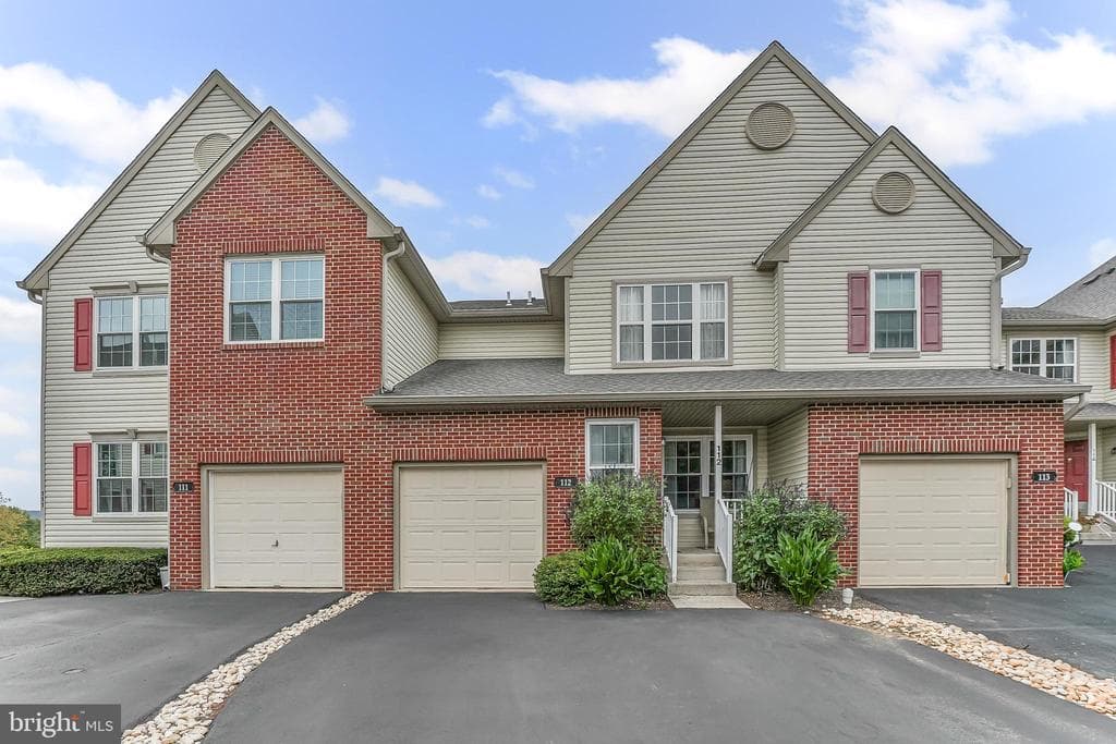 112 Farrington Court photo 1