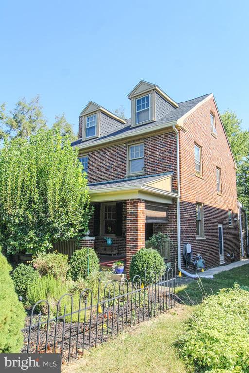 947 Virginia Avenue photo 1