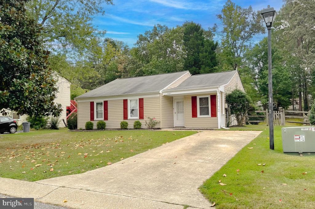 2287 Vine Hill Court photo 1
