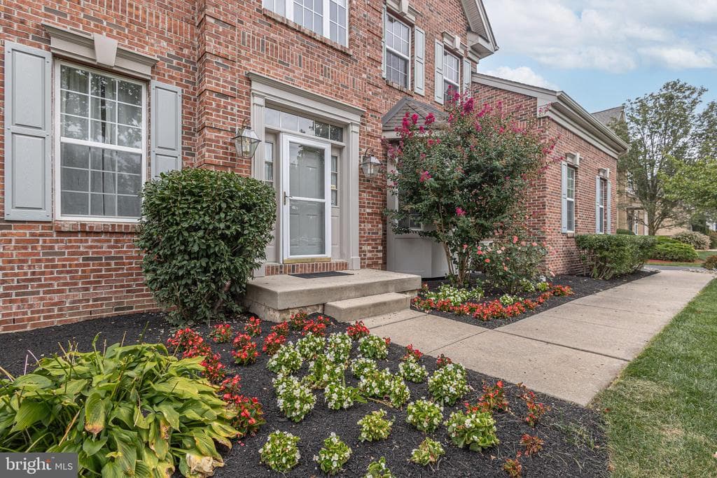 2059 Buckinghamshire Road photo 1