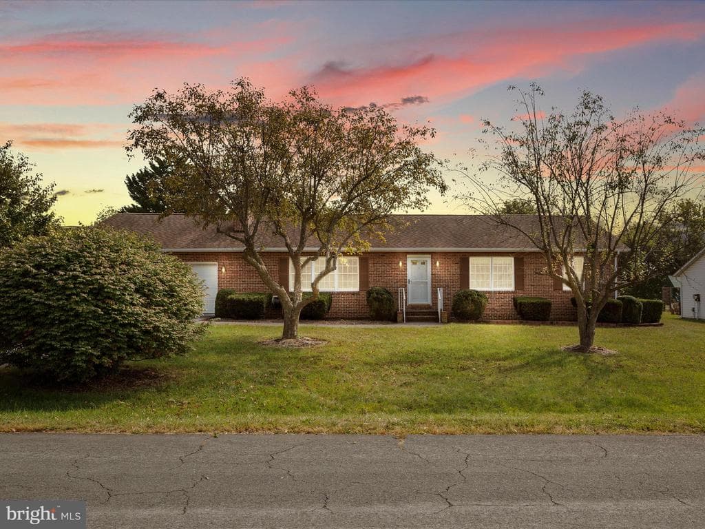 104 Wakeland Drive photo 1