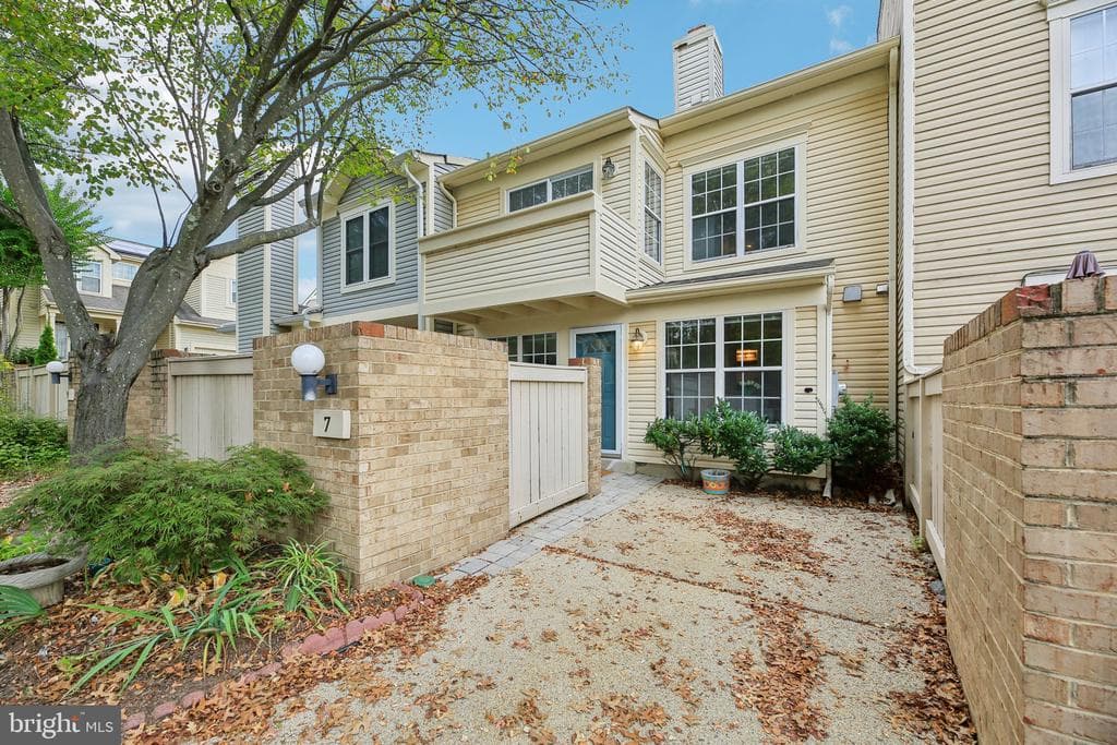 7 Drexel Hill Court photo 1