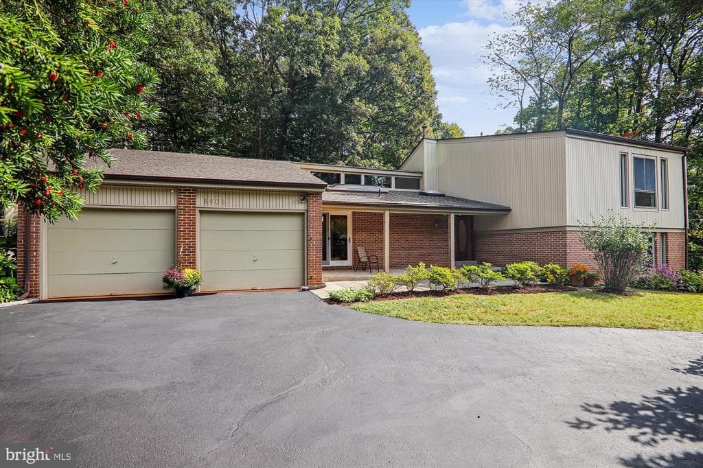 8805 Hidden Hill Lane photo 1