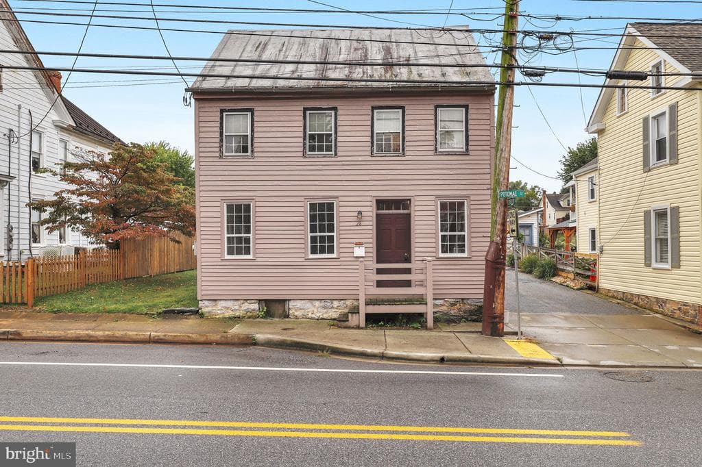 28 Potomac Street photo 1