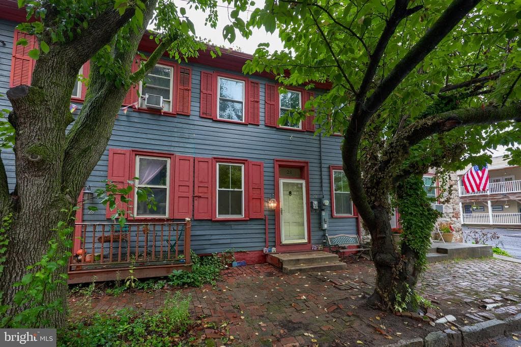 28 E Front Street photo 1