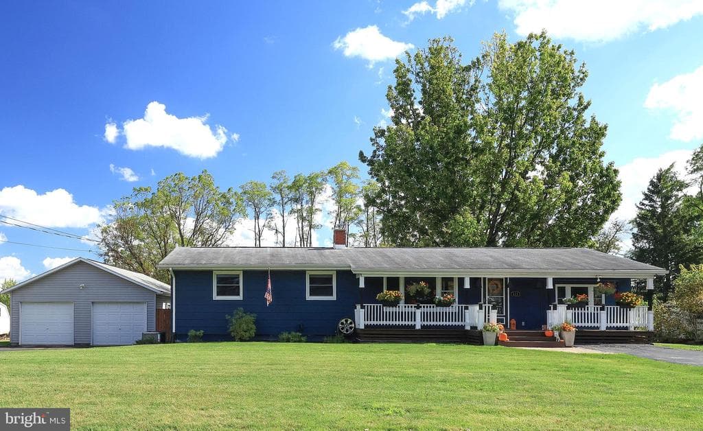 111 Harvard Road photo 1