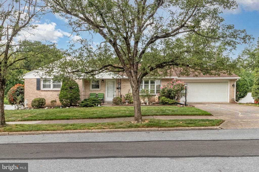 414 Trudy Road photo 1