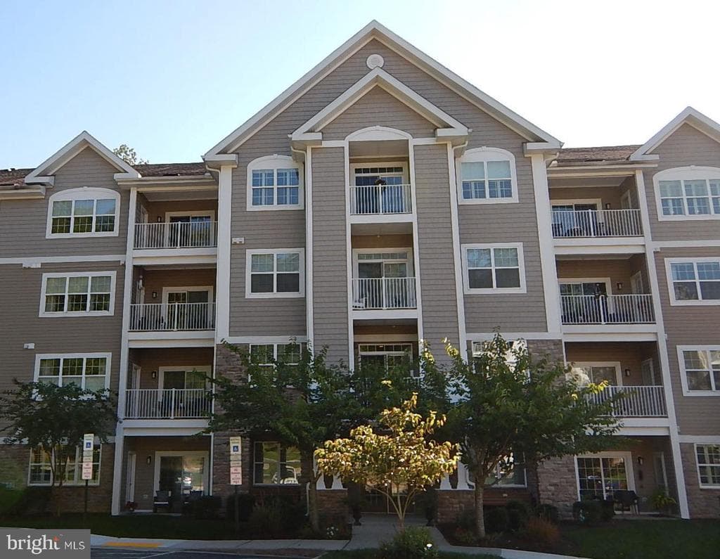 901 Macphail Woods Crossing #4j photo 1