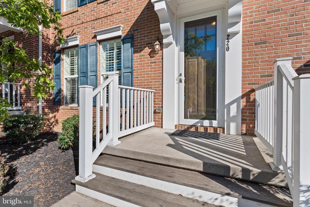 220 Shaw Street photo 1