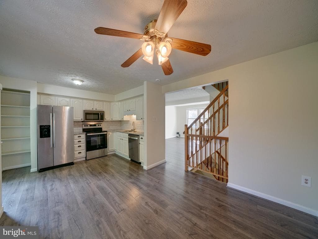 10633 Delfield Court photo 1