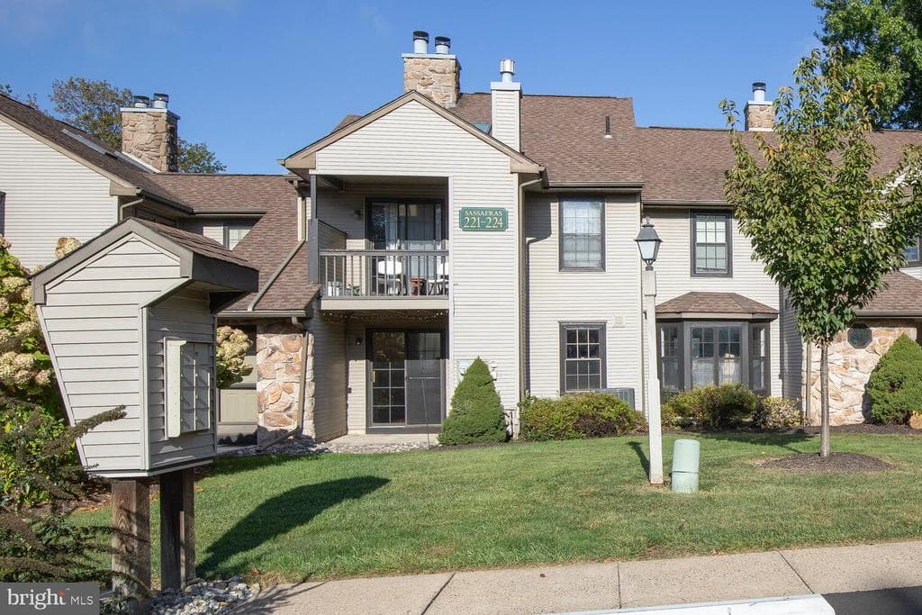 223 Sassafras Court photo 1