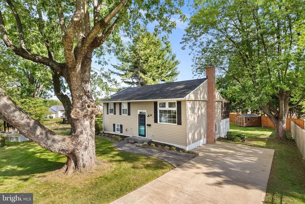 304 Lafayette SW photo 1