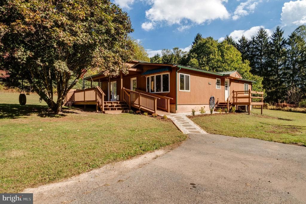 65 Shady Lane photo 1