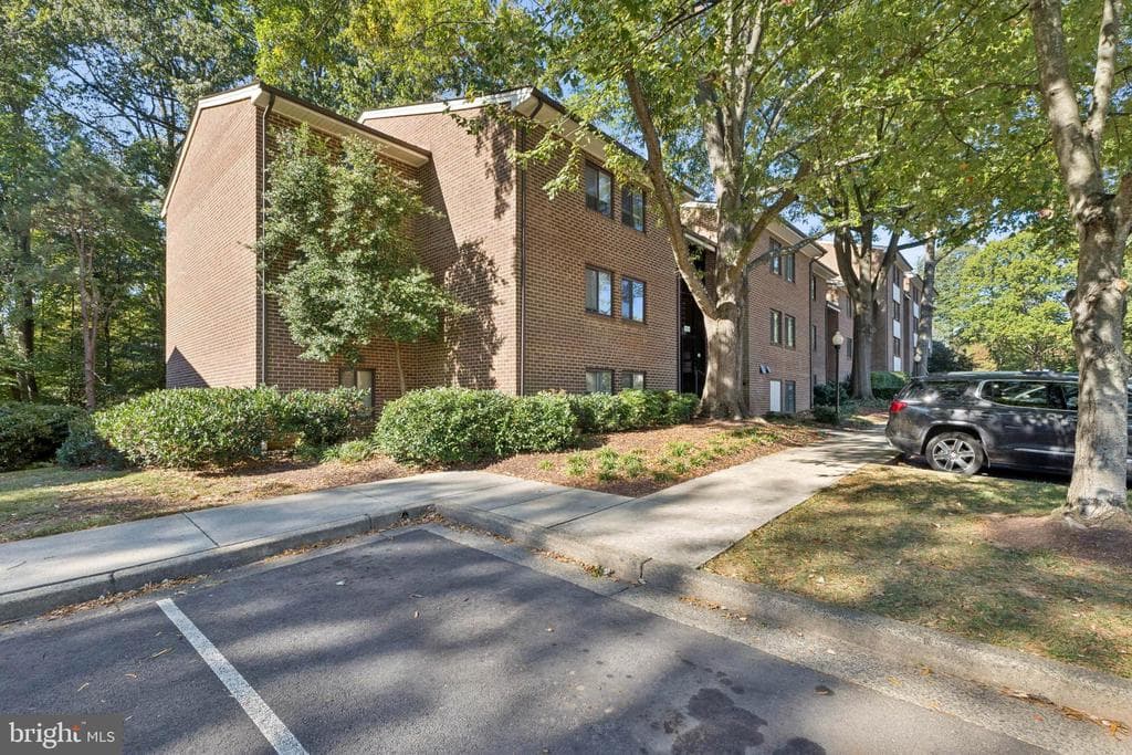1413 Northgate Square #13/12b photo 1