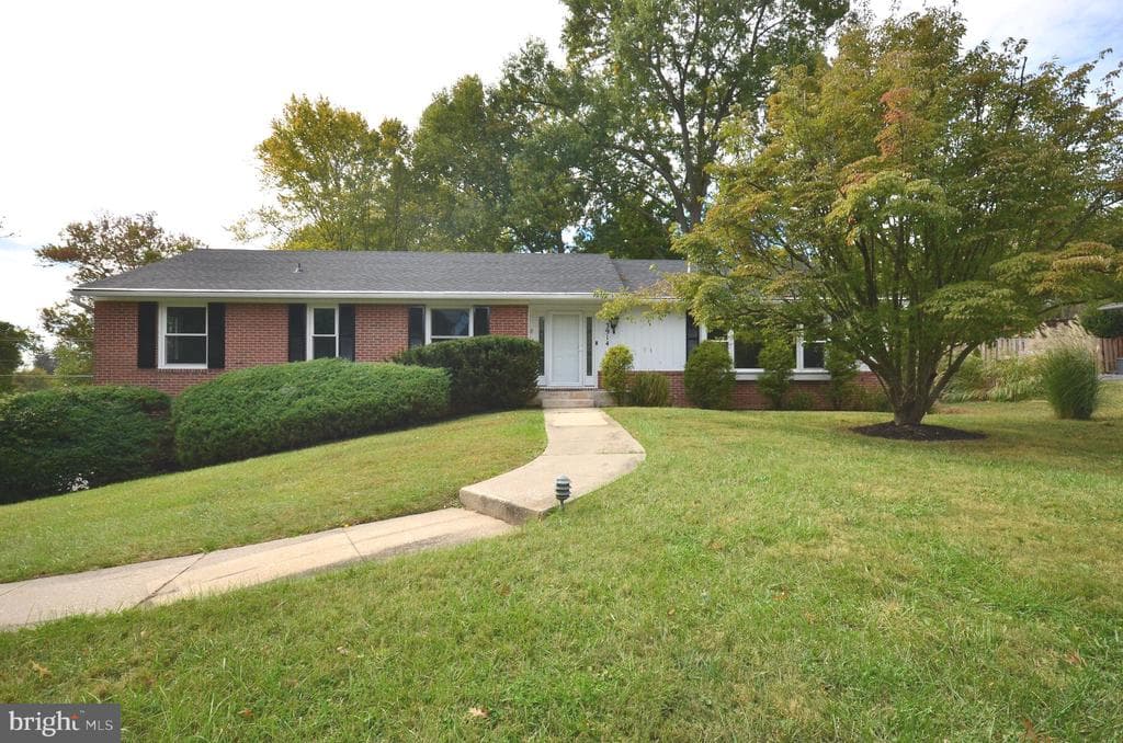 3914 Saint Johns Lane photo 1