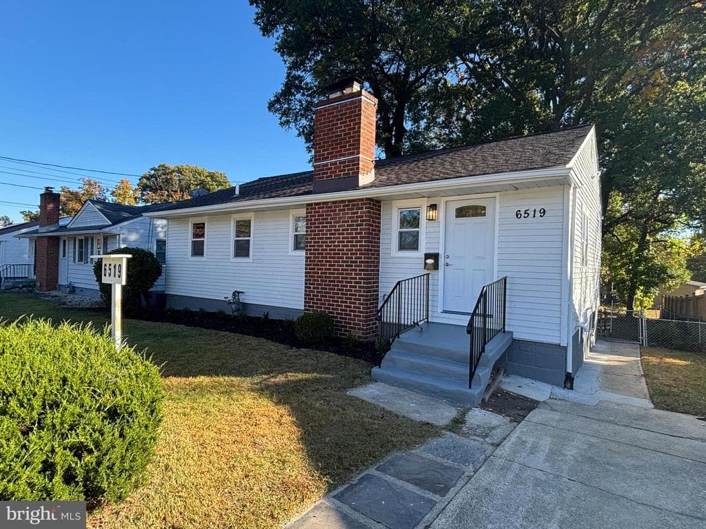 6519 Parkway Court photo 1